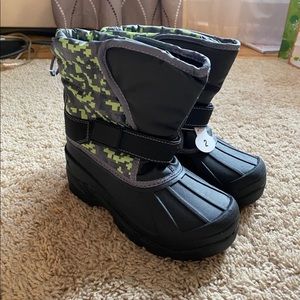 Snow boots